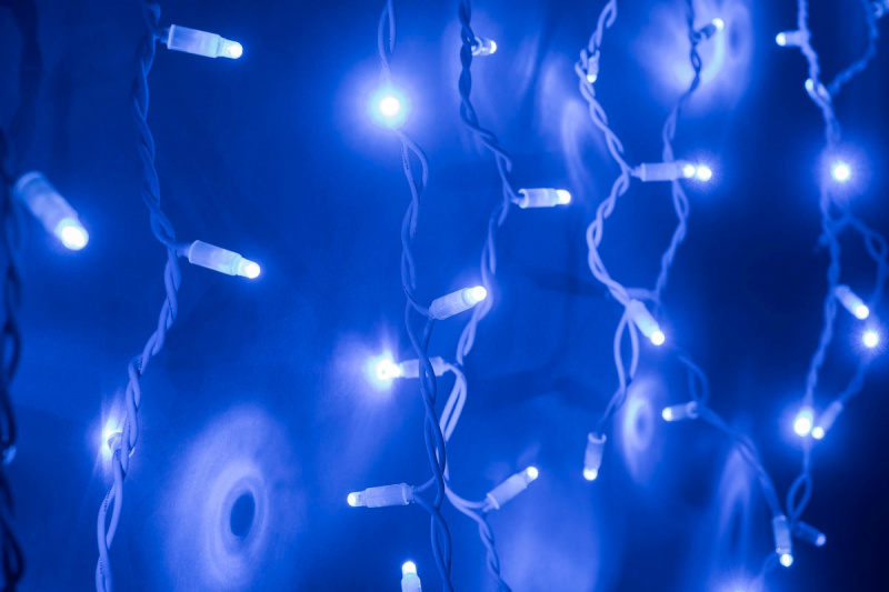Гирлянда Айсикл 4,8х0,6 м, МЕРЦАЮЩАЯ, белый провод КАУЧУК, свечение синее мерцание синее