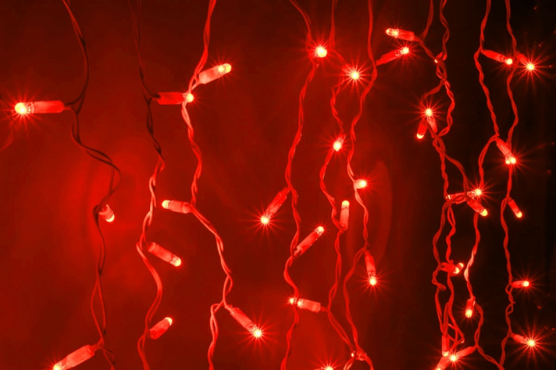 Светодиодный плей-лайт с нитями разной длины с контроллером красные светодиоды на белом проводе, 200 LED, 3.3метра