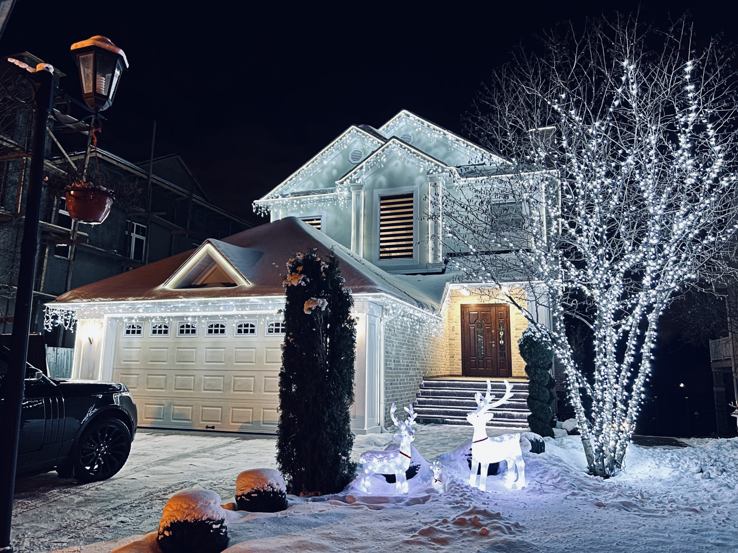 Новогоднее оформление гирляндами