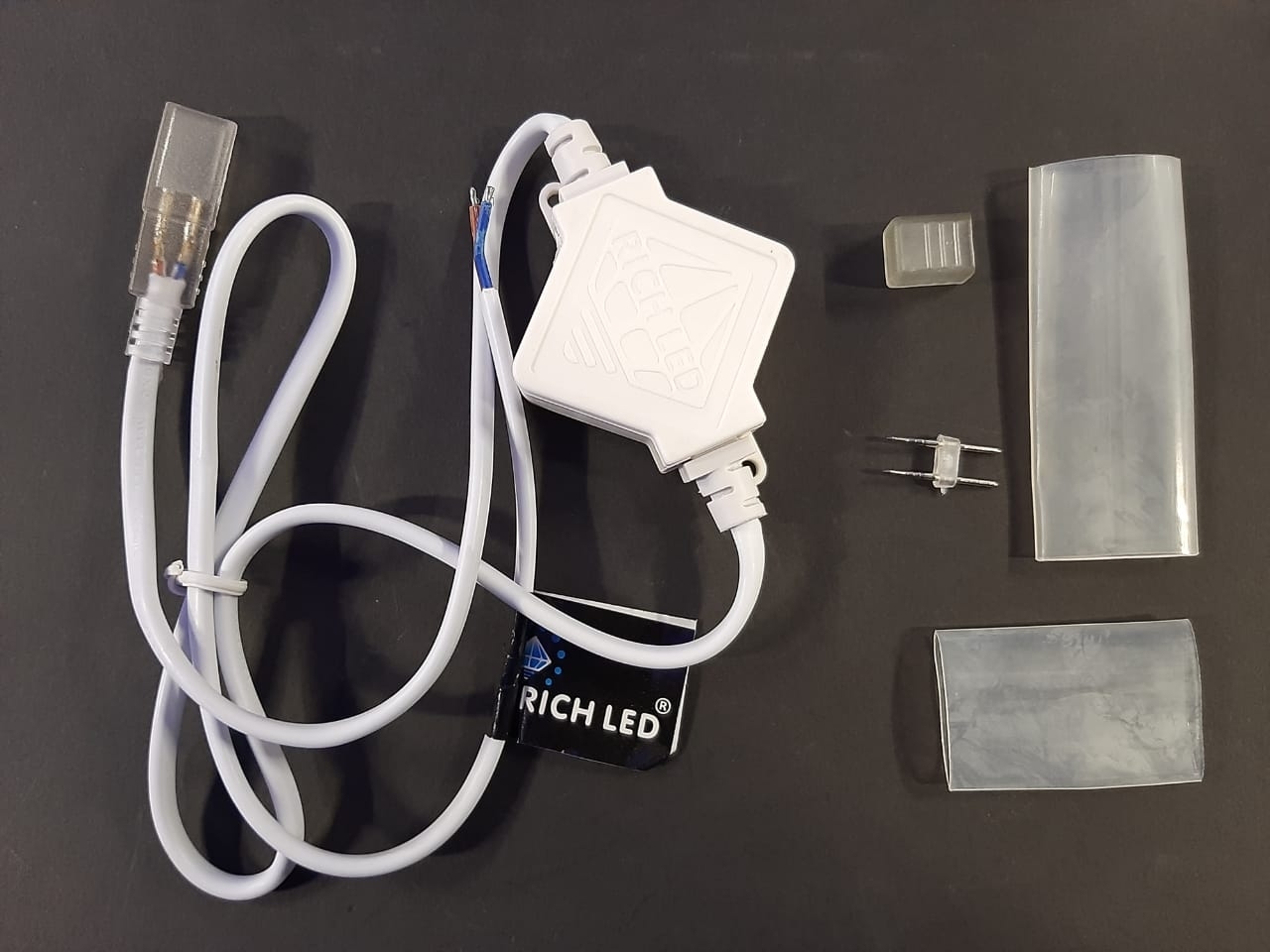 Комплект подключения для Клипсолайта 220В, 2А, без вилки, до 50м, белый провод