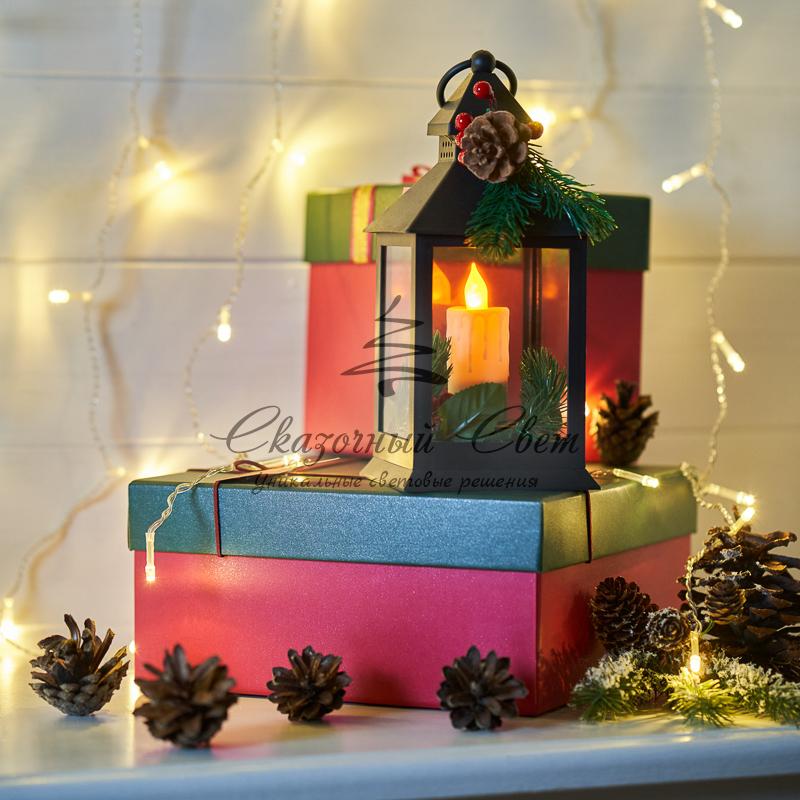 Декоративный фонарь со свечкой и шишкой, черный корпус, размер 10,7x10,7x23,5 см, цвет теплый белый - Image 3