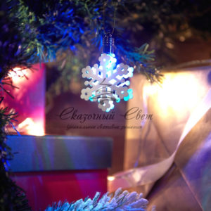 Фигурка подвесная Снежинка RGB 6×6 см