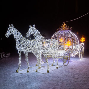 Декоративная декорация Королевская карета и два коня 300 см